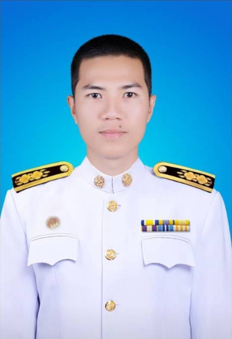 นายนราธร  ธาตุทอง